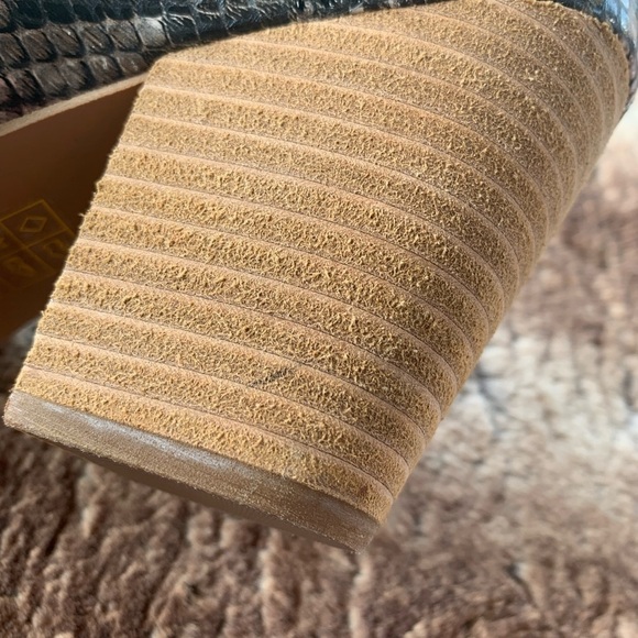 Jeffrey Campbell Rowlan Bootie Taupe Snakeskin - Picture 10 of 13